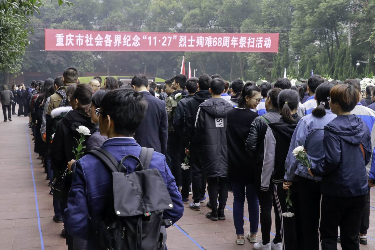 材料学院党支部学生党员参加‘11.27’烈士殉难68年祭扫活动